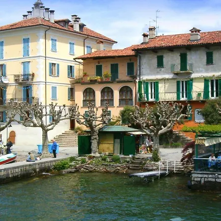 Holiday home Only 10 Metres From The Shores Of Lake Maggiore Stresa
